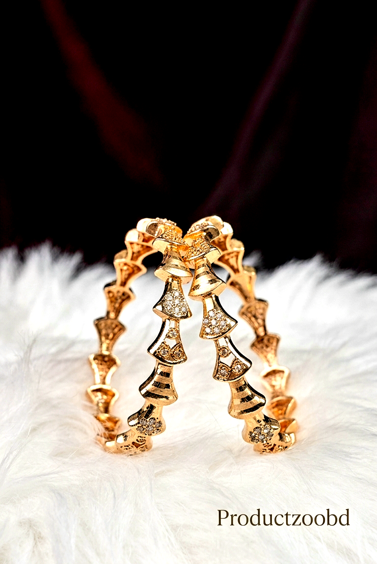✨ Royal Radiance: Gold Edition Bangle ✨